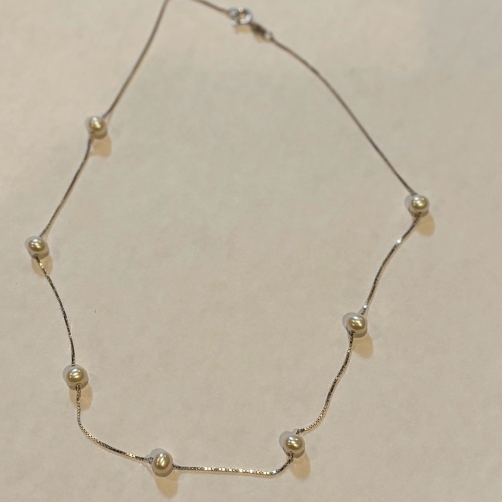Elegant Silver Pearl Necklace
